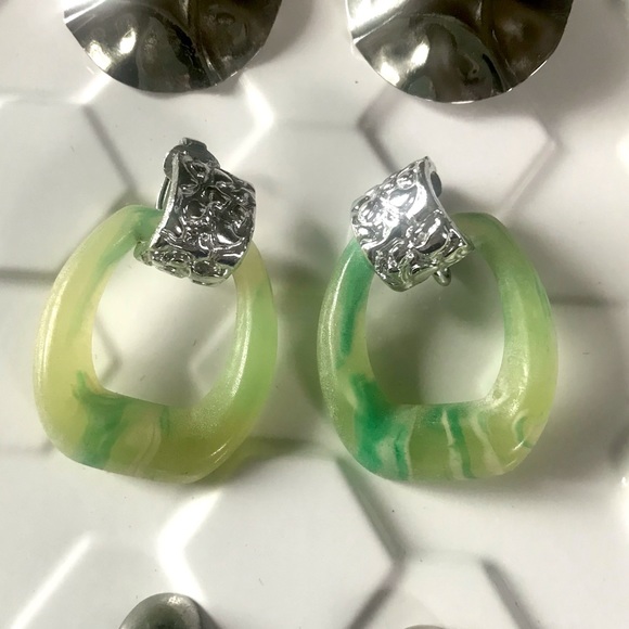 Vintage 80’svmod plastic hoops & geometric circle clip on earrings set of 3 - Picture 3 of 5